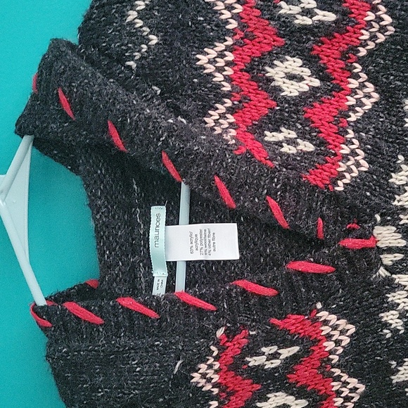 Women's Hooded Sweater - Picture 2 of 7